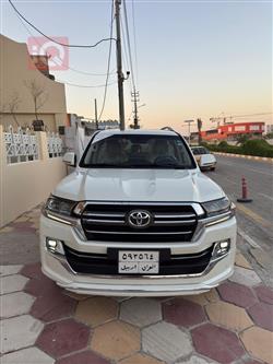 تۆیۆتا لاند کروزەر